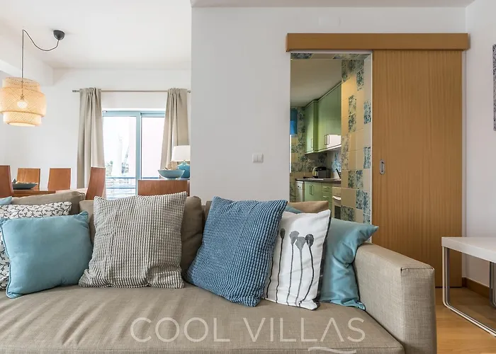 아파트 Marina Water View - 6 People, Bars & Restaurants 알부페이라