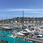 Marina Water View - 6 People, Bars & Restaurants 아파트 알부페이라